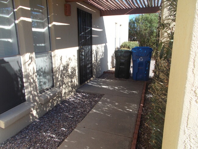 Building Photo - 861 Catalina Dr