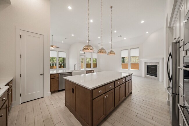 Building Photo - Stunning 4-Bed, 4.5-Bath Home with Pool Access and Private Yard in New Braunfels