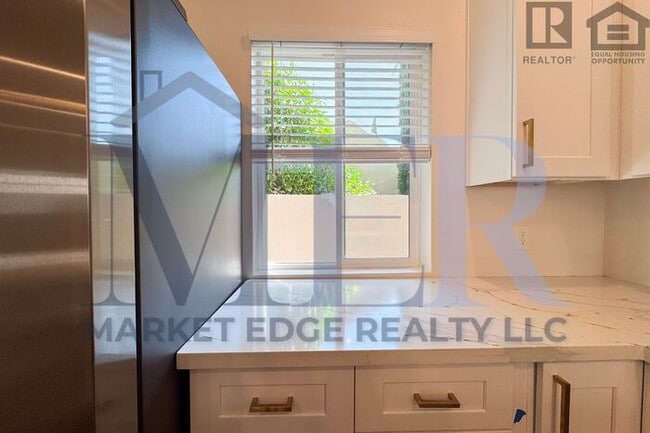 Building Photo - 3Bed/2.5Bath House in Sedona! Ready for Im...