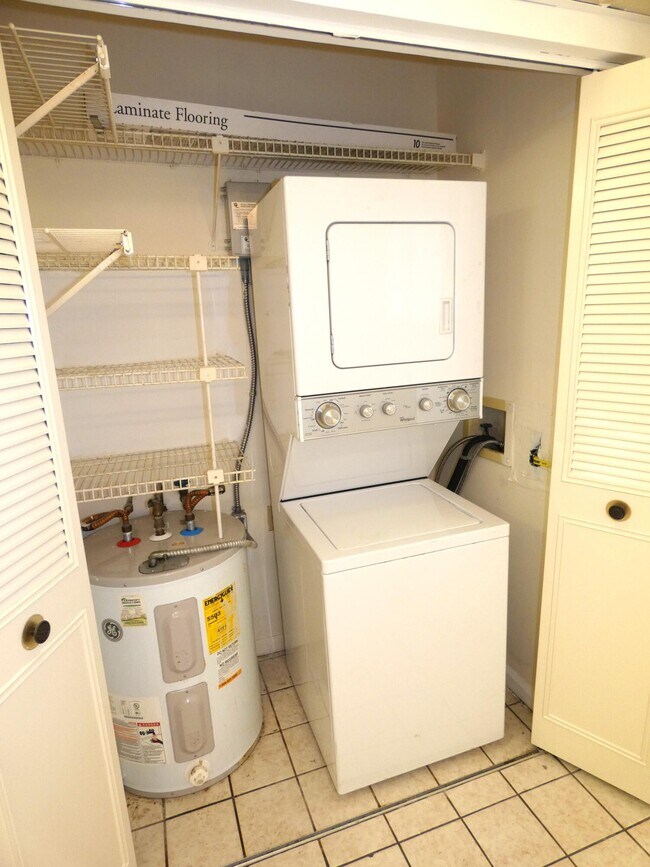 Building Photo - 357 N Rock Island Rd