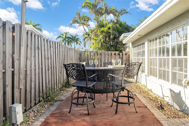 Building Photo - 3221 Seaward Dr