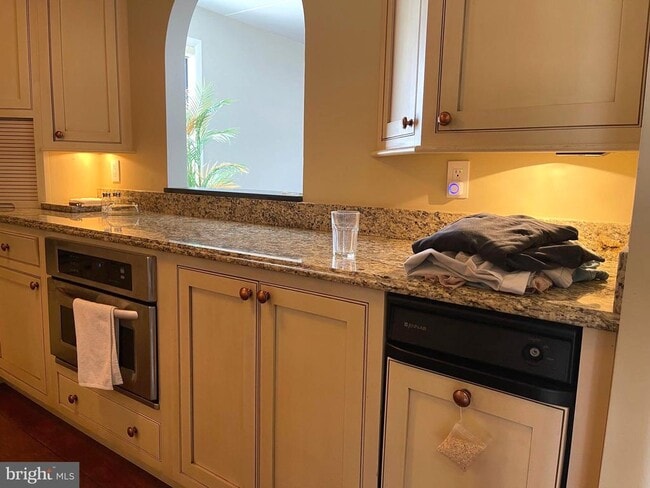 Building Photo - 28 Main St