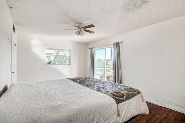 Building Photo - 42 Burgundy A