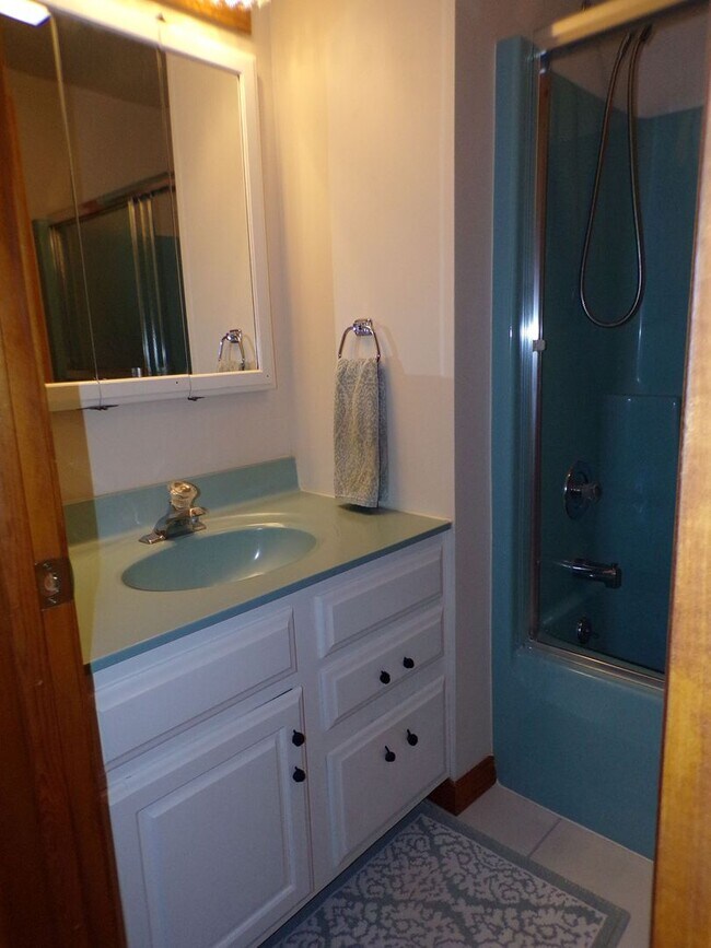 Building Photo - Move-In Ready Home Across from Ski Hill