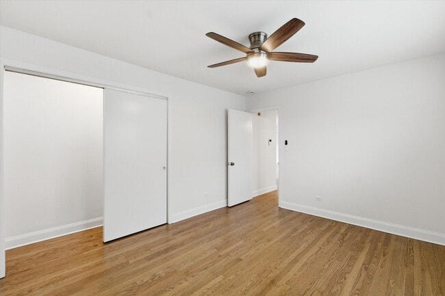 Building Photo - 5915 N Milwaukee Ave