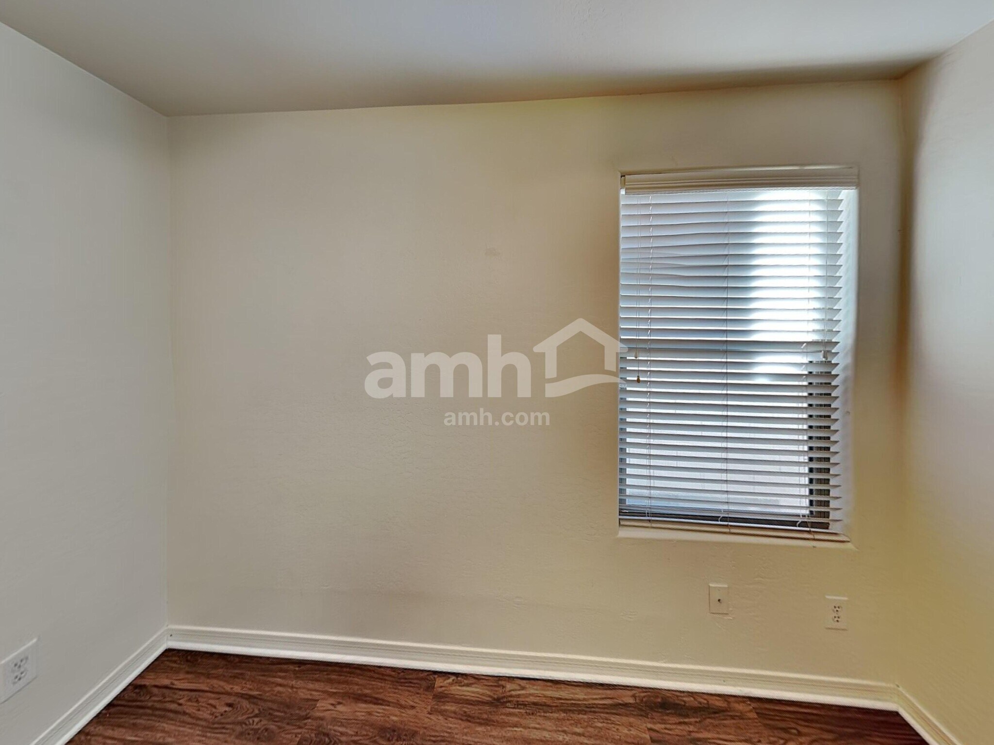 Building Photo - 2033 W Vineyard Plains Dr