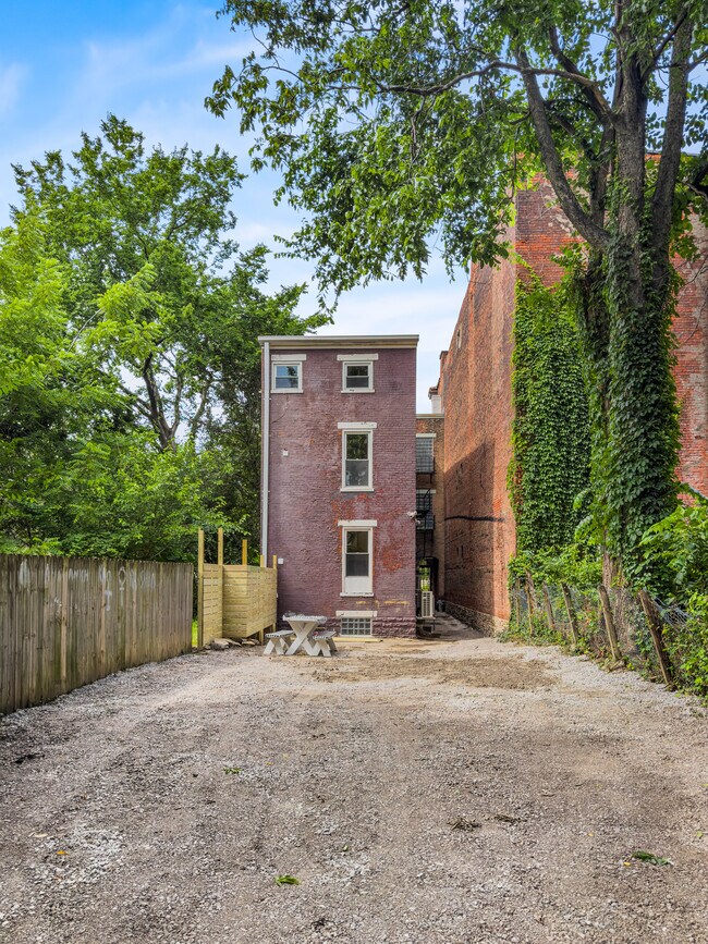 Building Photo - 427 Whiteman St