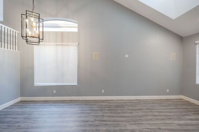 Building Photo - $3,500 For Lease Starting June 1, 2026 4 beds-2.5 Baths 2,421 Sq. Ft.  Amazing Gilbert 85298 Home...