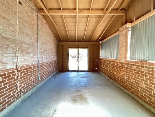 Building Photo - 3 bedroom Home-5th & Palo Verde