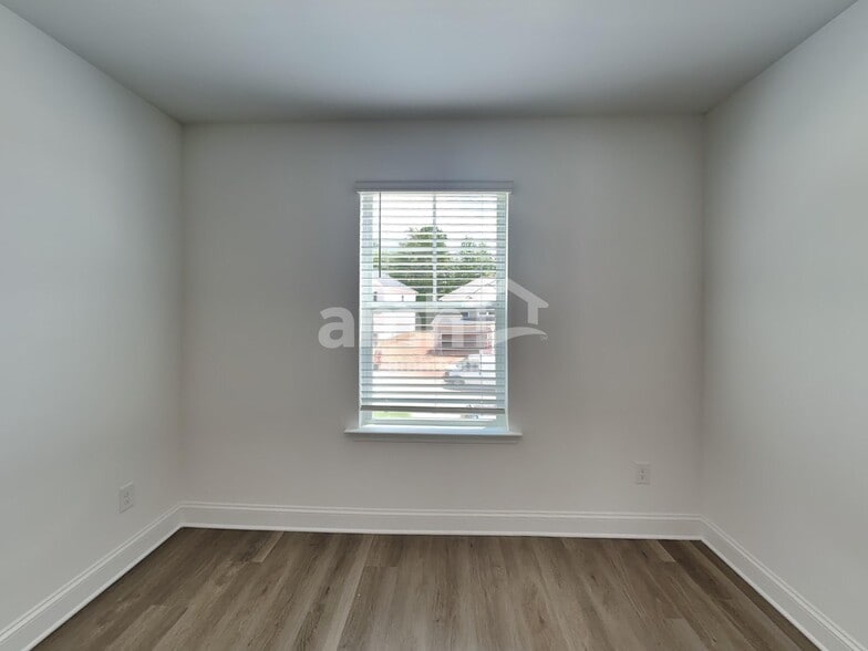 Building Photo - 1112 Livengood Wy