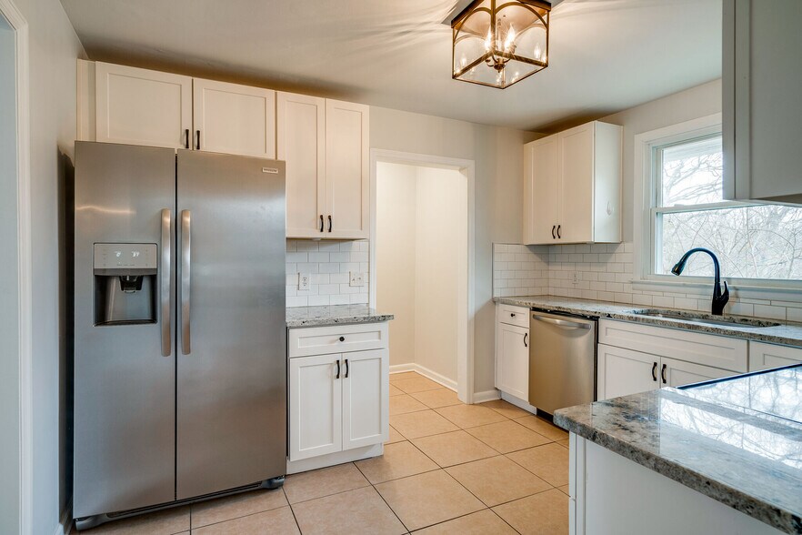 kitchen - 539 Northcrest Dr