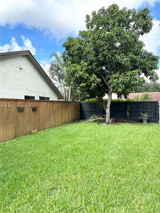 Building Photo - 960 Bayberry Point Dr