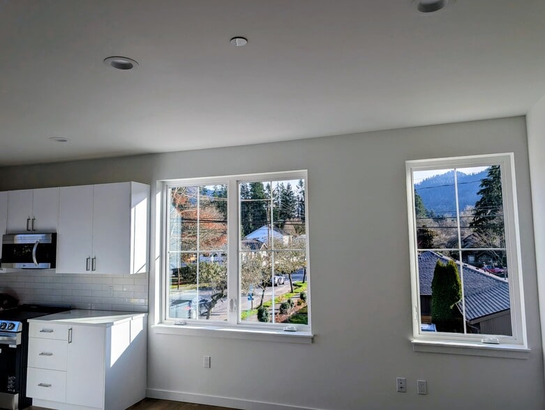 Building Photo - 35 2nd Ave SE