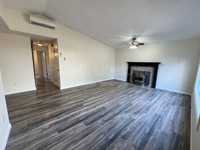 Building Photo - 7315 SW 53rd Ave