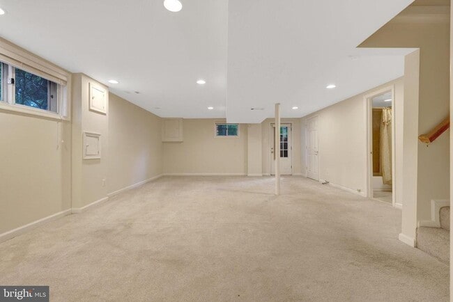 Building Photo - 6903 Fern Ln