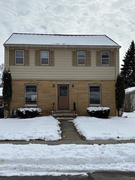 Building Photo - 711 Grant Ave