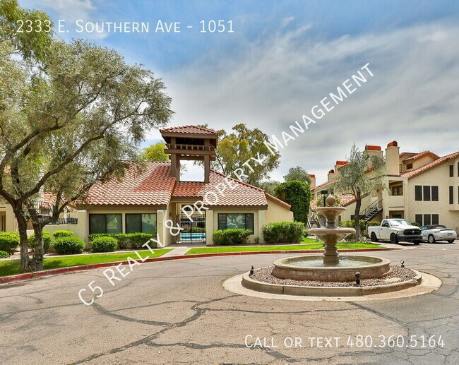 Building Photo - Adorable 2 Bed/2 Bath Tempe Townhouse