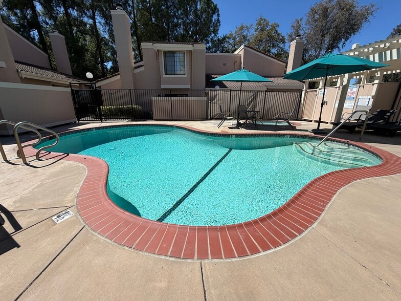 Building Photo - 691 Palomino Dr