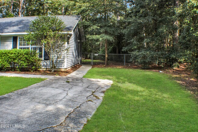 Building Photo - 25 Robin Way