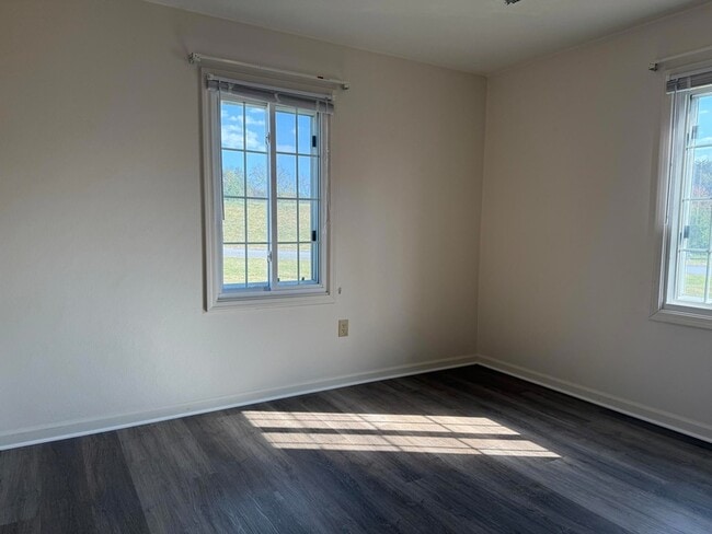 Building Photo - 1101 Lakeview Pl