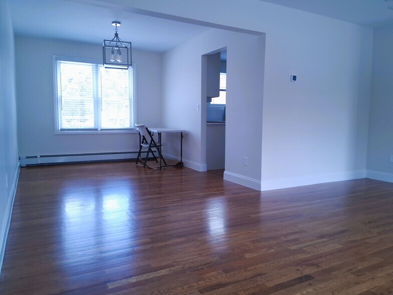 Building Photo - 34 Old East Neck Rd