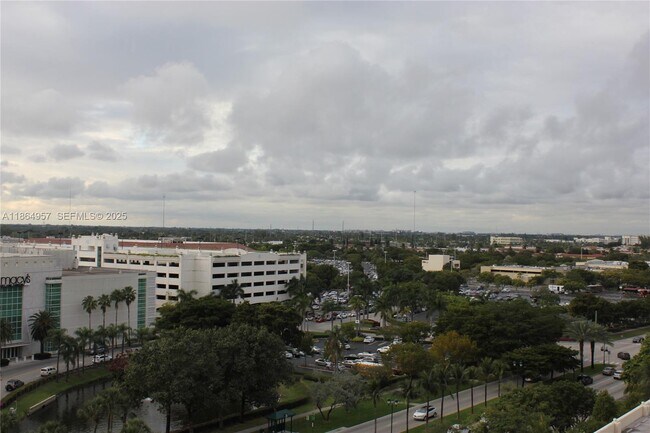 Building Photo - 19501 W Country Club Dr