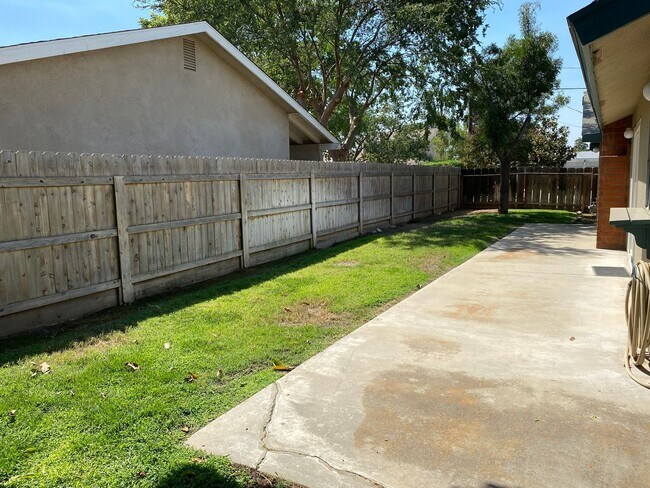 Building Photo - Charming Home for rent in Exeter, Ca