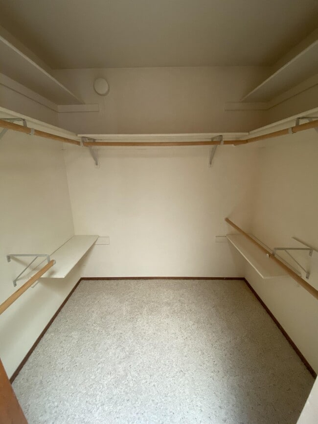 Building Photo - 501 E Michelle Dr