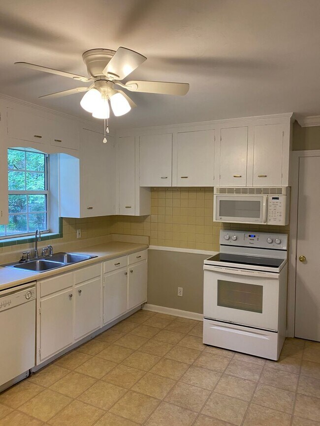 Building Photo - Adorable Brick Home in Betton Hills