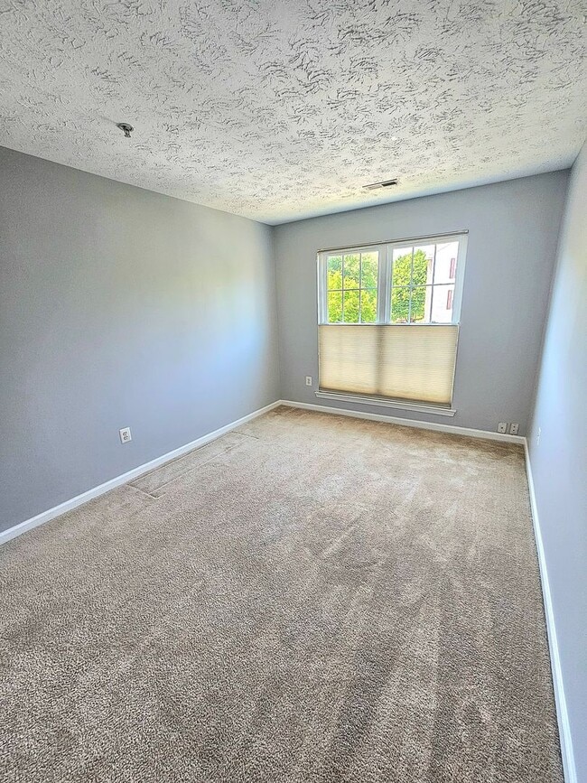 Building Photo - Beautiful 3 BR 2.5 BA Townhome Near Bowie ...
