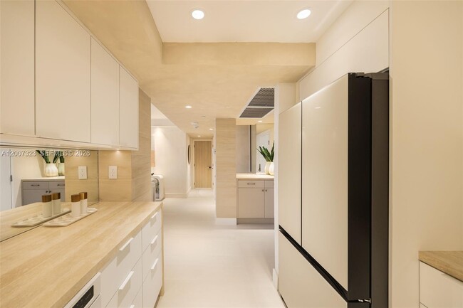 Building Photo - 2301 Collins Ave
