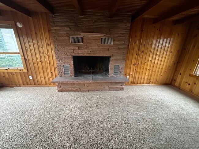 Building Photo - Beautiful Manitou Home With Sweeping Mount...