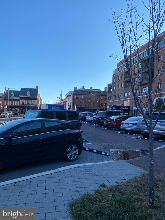 Building Photo - 200 Lombard St