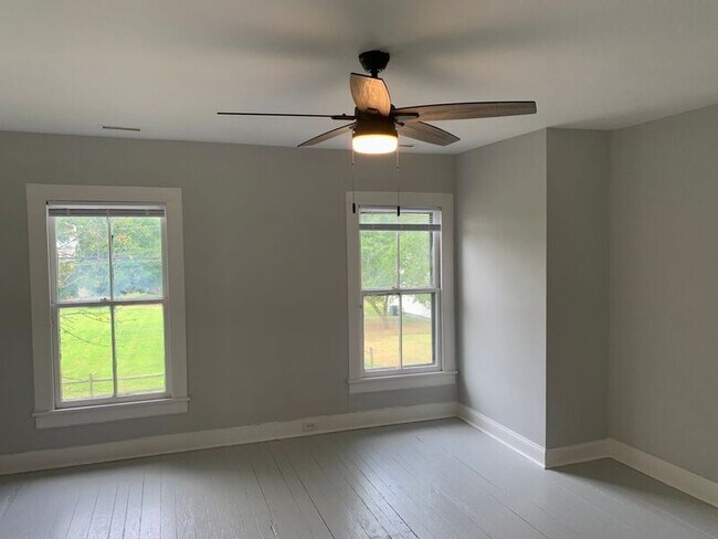 Building Photo - 3963 Oakleys Ln