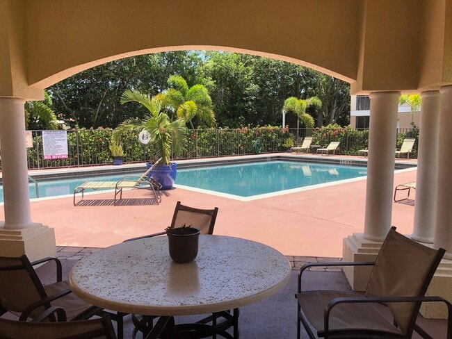 Building Photo - 815 Boynton Beach Blvd