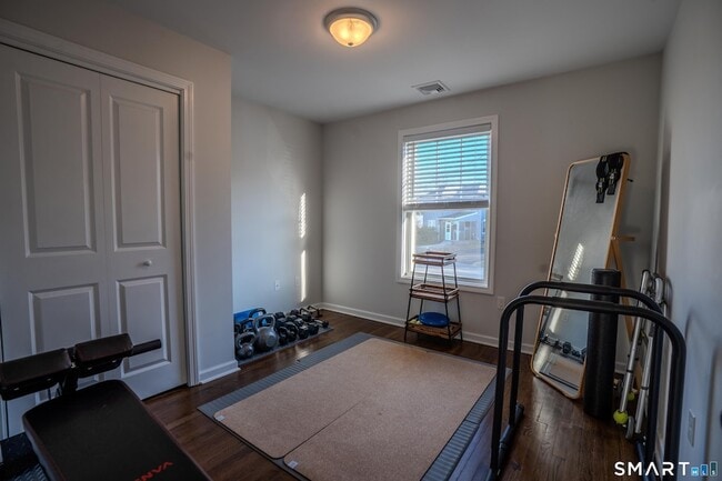 Building Photo - 348 Buckingham Ave