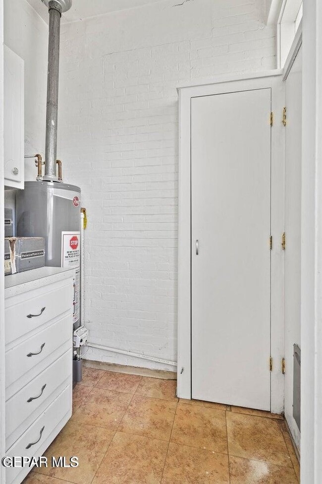 Building Photo - 3225 Fort Blvd