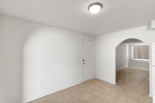 Building Photo - 7422 W Turney Ave