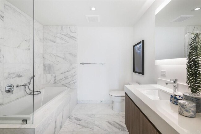 Building Photo - 401 N Birch Rd