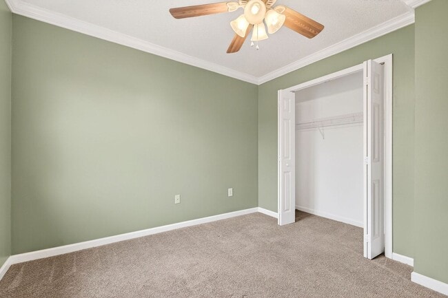 Building Photo - Quiet Retreat, Prime Location!