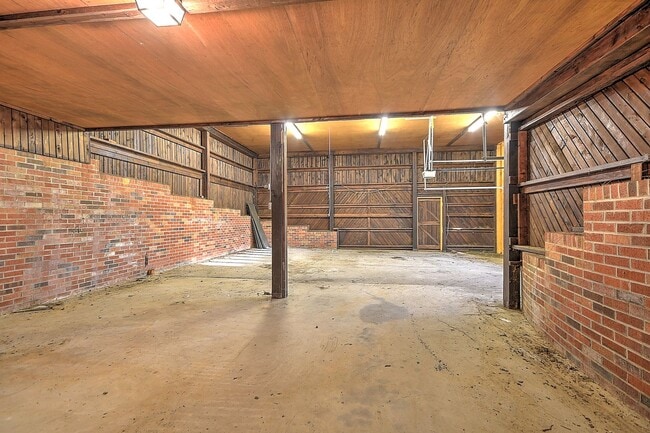 Building Photo - 563 Hales Chapel Rd