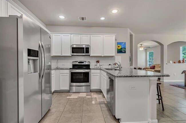 Building Photo - 711 Rolling Oak Dr