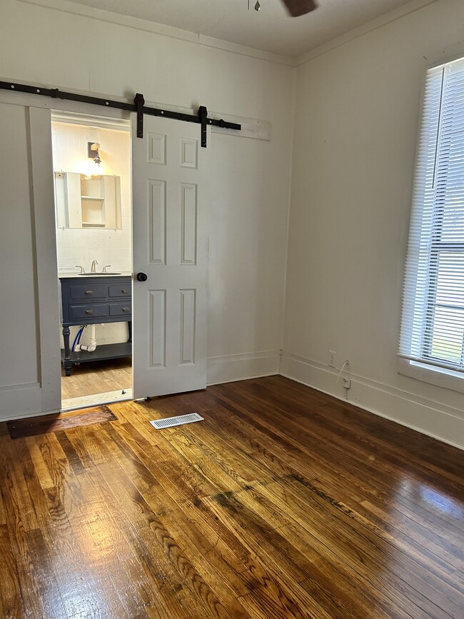 Building Photo - 1404 Callahan St