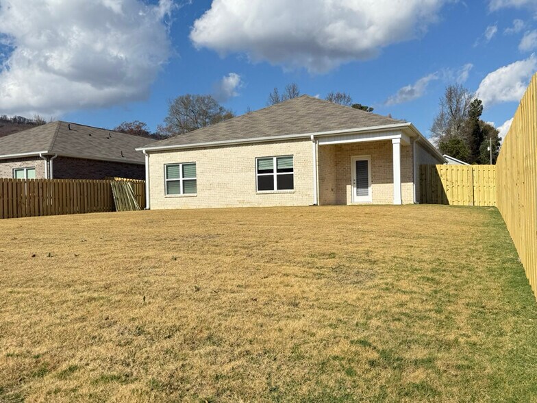 Building Photo - 6151 Feather Wy SE