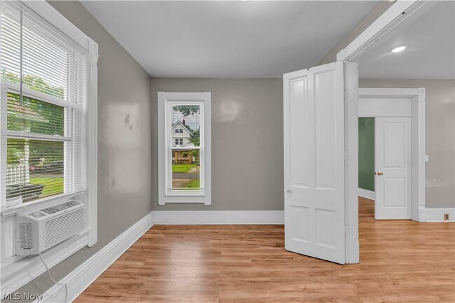 Building Photo - 3900 W 33rd St