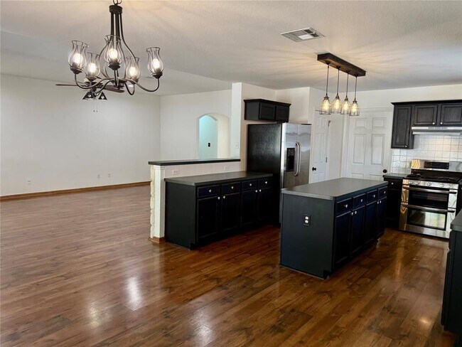 Building Photo - 808 Sunflower Dr
