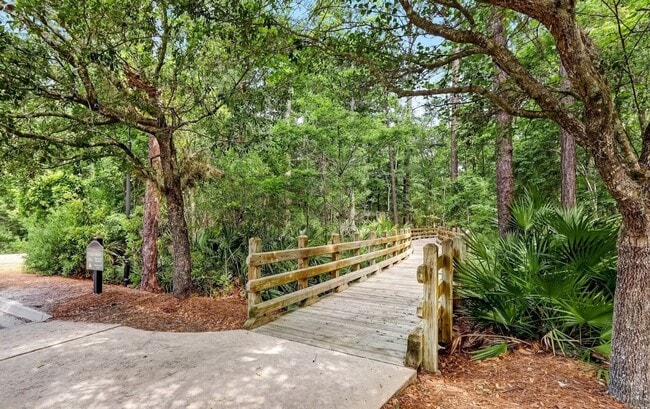 Building Photo - Spacious 5 Bedroom, 3 Bathroom Home with Flex Room, Loft & Pond View