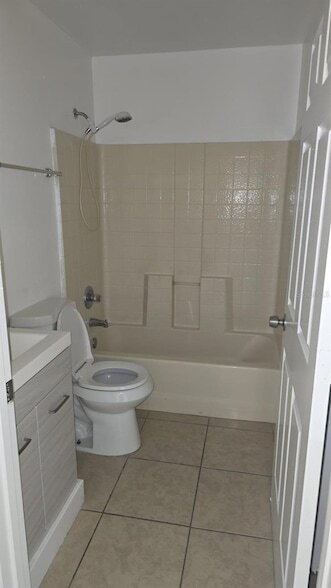 Building Photo - 470 Gannet Ct