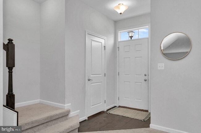 Building Photo - 8633 Rosecrans Ln