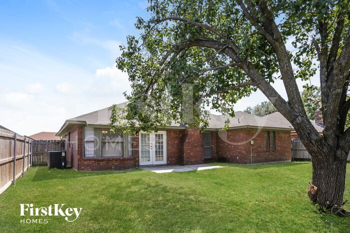 Building Photo - 601 Betsy Ross Dr